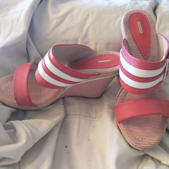 RENEEZE Euro Style Pink Wedges - Picture 2 of 6